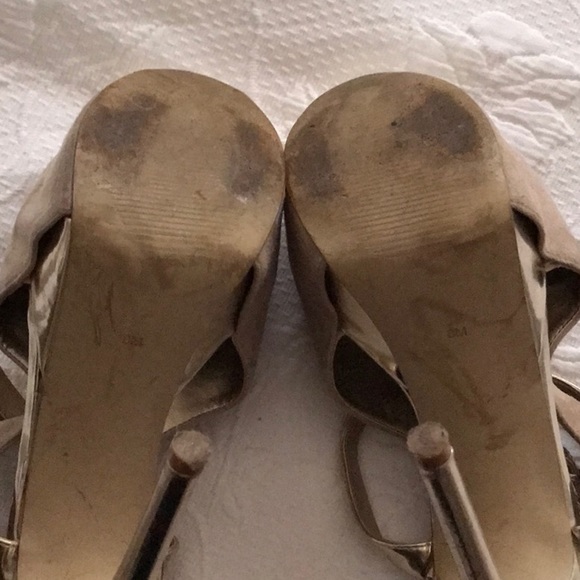 GUESS GOLD HEELS - Picture 3 of 3